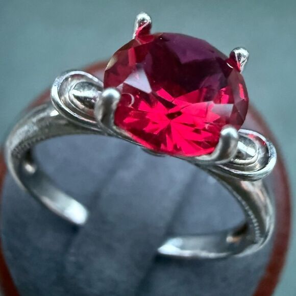 Silver Tone Statement Ring with Large Red Faceted Stone – Size 10 - Picture 4 of 17